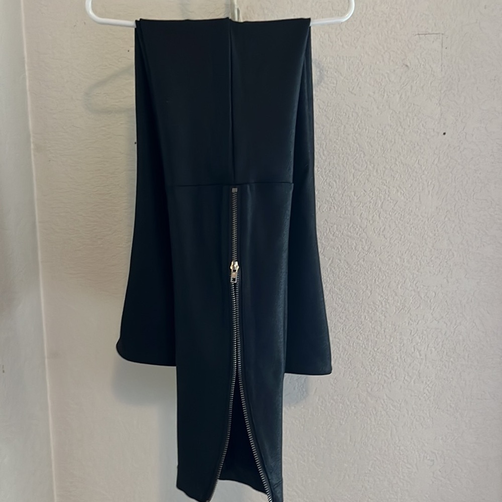 Lysse Vegan Leather pants with zippers below knee